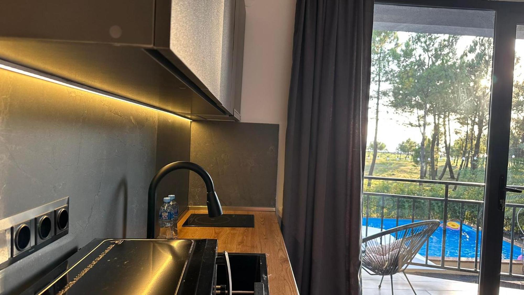 Iveria Elli Hotel Шекветили Экстерьер фото